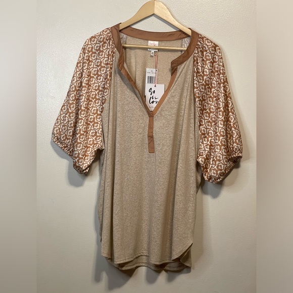 Belle du jour beige top (NWT) - Picture 1 of 6